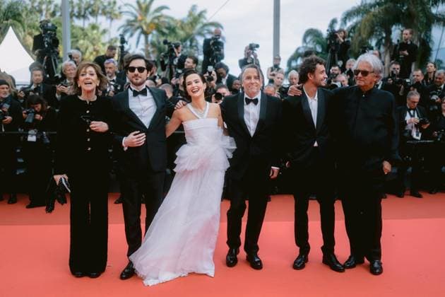 Entertainment Bilder des Tages 78eme Festival International du Film de Cannes Montée des marches Nouvelle Vague 78th International Cannes Film Festival Red carpet for Nouvelle vague Movie 444514 2025 05 17 Alpes Maritimes Cannes Cap Vert Deutch, Zoey Dullin, Aubry Marbeck, Guillaume Linklater, Richard  Copyright: xTerencexBaelenx STAR_444514_084