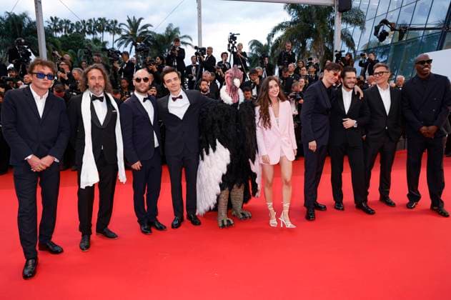 Cast und Team von I Love Peru mit Jean-Pascal Zadi, Raphael Quenard, Hugo David, Francois Civil, Jean-Baptiste Durand, Michel Hazanavicius und anderen bei der Premiere des Kinofilms Die, My Love auf dem Festival de Cannes 2025 78. Internationale Filmfestspiele von Cannes im Palais des Festivals. Cannes, 17.05.2025