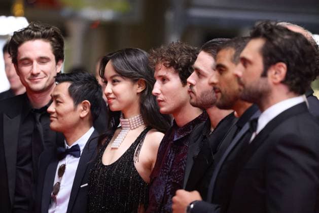 J Montée des marches du film Le roi soleil lors du 78ème Festival International du Film de Cannes Joseph Olivennes, Xianzeng Pan, Lucie Zhang, Nemo Schiffman, Panayotis Pascot, Sofiane Zermani, Pio Marmaï Montée des marches du film Le roi soleil lors du 78ème Festival International du Film de Cannes, au Palais des Festivals à Cannes On may 17th 2025 Jacovides Moreau Bestimage Red carpet for the movie Le roi soleil during the 78th Cannes International Film Festival at the Palais des Festivals in Cannes, France On may 17th 2025 Cannes France  Copyright: xJACOVIDES-MOREAUx xBESTIMAGExJACOVIDES-MOREAUx xBESTIMAGEx