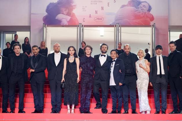J Montée des marches du film Le roi soleil lors du 78ème Festival International du Film de Cannes Joseph Olivennes, Sofiane Zermani, Vincent Maël Cardona, Lucie Zhang, Nemo Schiffman, Pio Marmaï, Xianzeng Pan, Toufik Ayadi, Maria de Medeiros, Olivier Demangel, Christophe Barral Montée des marches du film Le roi soleil lors du 78ème Festival International du Film de Cannes, au Palais des Festivals à Cannes Le 17 mai 2025 Jacovides Moreau Bestimage Red carpet for the movie Le roi soleil during the 78th Cannes International Film Festival at the Palais des Festivals in Cannes, France On may 17th 2025 Cannes France Copyright: xJACOVIDES-MOREAUx xBESTIMAGExJACOVIDES-MOREAUx xBESTIMAGEx
