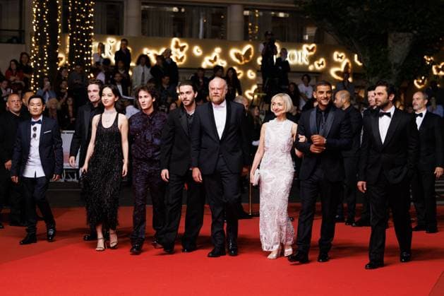 Xianzeng Pan, Joseph Olivennes, Lucie Zhang, Nemo Schiffman, Panayotis Pascot, Vincent Maël Cardona, Maria de Medeiros, Sofiane Zermani, Pio Marmaï Montée des marches du film Le roi soleil lors du 78ème Festival International du Film de Cannes, au Palais des Festivals à Cannes Le 17 mai 2025 Jacovides Moreau Bestimage Red carpet for the movie Le roi soleil during the 78th Cannes International Film Festival at the Palais des Festivals in Cannes, France On may 17th 2025 unknown Copyright: xJACOVIDES-MOREAUx xBESTIMAGExJACOVIDES-MOREAUx xBESTIMAGEx