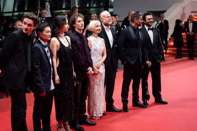 Montée des marches du film Le roi soleil lors du 78ème Festival International du Film de Cannes Xianzeng Pan, Joseph Olivennes, Lucie Zhang, Nemo Schiffman, Panayotis Pascot, Vincent Maël Cardona, Maria de Medeiros, Christophe Barral, Sofiane Zermani et Pio Marmaï, guest Montée des marches du film Le roi soleil lors du 78ème Festival International du Film de Cannes, au Palais des Festivals à Cannes Le 17 mai 2025 Olivier Borde Bestimage Red carpet for the movie Le roi soleil during the 78th Cannes International Film Festival at the Palais des Festivals in Cannes, France On may 17th 2025 Cannes France Copyright: xOLIVIERxBORDEx xBESTIMAGExOLIVIERxBORDEx xBESTIMAGEx