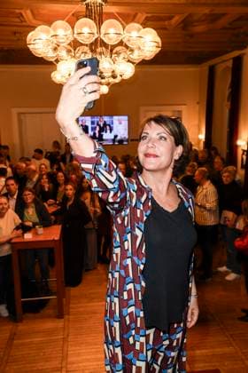 Janina Hartwig bei der Fisch sucht Fahrrad Premiere im Schlossparktheater am 17.05.2025 in Berlin am Fisch sucht Fahrrad Premiere im Schlossparktheater in Berlin *** Janina Hartwig at the Fisch sucht Fahrrad premiere at the Schlossparktheater on 17 05 2025 in Berlin at the Fisch sucht Fahrrad premiere at the Schlossparktheater in Berlin 