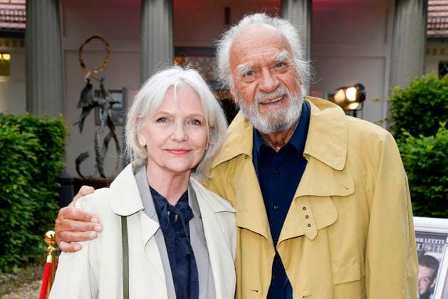 Rita Feldmeier und Achim Wolff bei der Fisch sucht Fahrrad Premiere im Schlossparktheater am 17.05.2025 in Berlin am Fisch sucht Fahrrad Premiere im Schlossparktheater in Berlin *** Rita Feldmeier and Achim Wolff at the Fisch sucht Fahrrad premiere at the Schlossparktheater on 17 05 2025 in Berlin at the Fisch sucht Fahrrad premiere at the Schlossparktheater in Berlin 