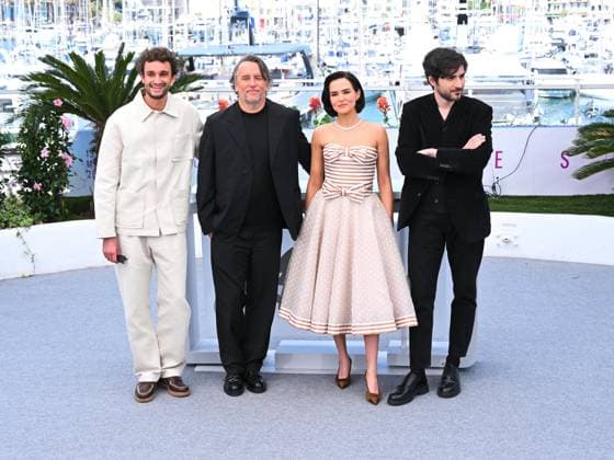 Entertainment Bilder des Tages Cannes, France, France: Cannes, 78th Cannes Film Festival 2025 - day 6 - Photocall of the film Nouvelle Vague. In the photo Aubry Dullin, Richard Linklater, Zoey Deutch, Guillaume Marbeck Cannes France  - ZUMAp169 20250518_zea_p169_388 Copyright: xAlbertoxTerenghix