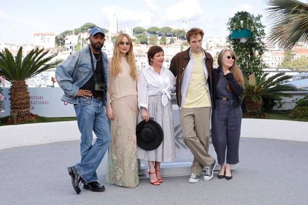 LaKeith Stanfield, Jennifer Lawrence, Lynne Ramsay, Robert Pattinson und Sissy Spacek beim Photocall zum Kinofilm Die, My Love auf dem Festival de Cannes 2025 78. Internationale Filmfestspiele von Cannes am Palais des Festivals. Cannes, 18.05.2025