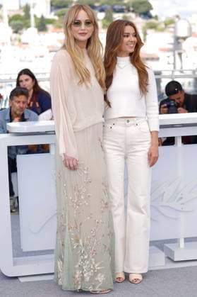 Jennifer Lawrence und Justine Ciarrocchi beim Photocall zum Kinofilm Die, My Love auf dem Festival de Cannes 2025 78. Internationale Filmfestspiele von Cannes am Palais des Festivals. Cannes, 18.05.2025