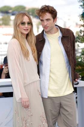 Jennifer Lawrence und Robert Pattinson beim Photocall zum Kinofilm Die, My Love auf dem Festival de Cannes 2025 78. Internationale Filmfestspiele von Cannes am Palais des Festivals. Cannes, 18.05.2025