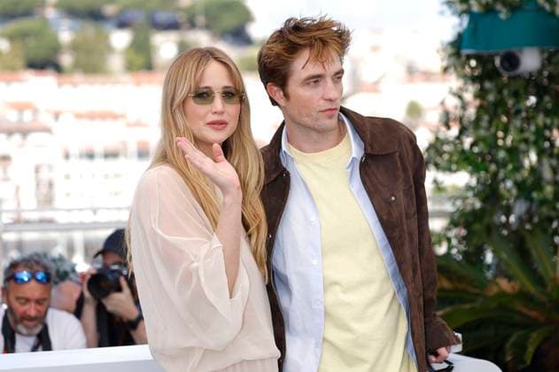 Jennifer Lawrence und Robert Pattinson beim Photocall zum Kinofilm Die, My Love auf dem Festival de Cannes 2025 78. Internationale Filmfestspiele von Cannes am Palais des Festivals. Cannes, 18.05.2025
