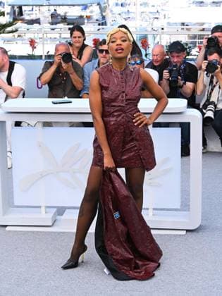 Internationale Filmfestspiele von Cannes, O Riso e a Faca Photocall Cannes, 78th Cannes Film Festival 2025 - day 6 - Photocall of the film O Riso EA Faca (Rest Alone in the Storm). Cannes, 78th Cannes Film Festival 2025 - day 6 - Photocall of the film O Riso EA Faca (Rest Alone in the Storm). In the Photo: Cleo Diára Cannes France France  Copyright: xIPA ABACAx