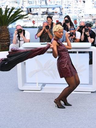 Internationale Filmfestspiele von Cannes, O Riso e a Faca Photocall Cannes, 78th Cannes Film Festival 2025 - day 6 - Photocall of the film O Riso EA Faca (Rest Alone in the Storm). Cannes, 78th Cannes Film Festival 2025 - day 6 - Photocall of the film O Riso EA Faca (Rest Alone in the Storm). In the Photo: Cleo Diára Cannes France France  Copyright: xIPA ABACAx