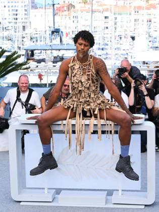 Internationale Filmfestspiele von Cannes, O Riso e a Faca Photocall Cannes, 78th Cannes Film Festival 2025 - day 6 - Photocall of the film O Riso EA Faca (Rest Alone in the Storm). Cannes, 78th Cannes Film Festival 2025 - day 6 - Photocall of the film O Riso EA Faca (Rest Alone in the Storm). In the Photo: Jonathan Guilherme Cannes France France  Copyright: xIPA ABACAx