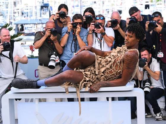 Internationale Filmfestspiele von Cannes, O Riso e a Faca Photocall Cannes, 78th Cannes Film Festival 2025 - day 6 - Photocall of the film O Riso EA Faca (Rest Alone in the Storm). Cannes, 78th Cannes Film Festival 2025 - day 6 - Photocall of the film O Riso EA Faca (Rest Alone in the Storm). In the Photo: Jonathan Guilherme Cannes France France  Copyright: xIPA ABACAx