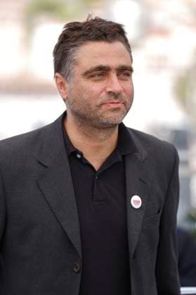 Pedro Pinho beim Photocall zum Kinofilm O Riso e a Faca I Only Rest in the Storm auf dem Festival de Cannes 2025 78. Internationale Filmfestspiele von Cannes am Palais des Festivals. Cannes, 18.05.2025
