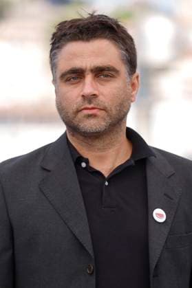 Pedro Pinho beim Photocall zum Kinofilm O Riso e a Faca I Only Rest in the Storm auf dem Festival de Cannes 2025 78. Internationale Filmfestspiele von Cannes am Palais des Festivals. Cannes, 18.05.2025