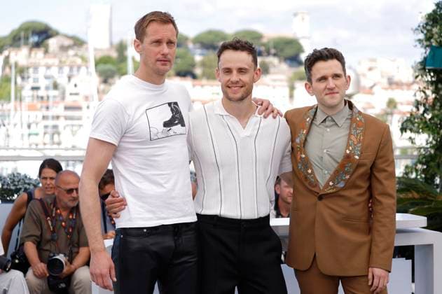 Alexander Skarsgard, Harry Lighton und Harry Melling beim Photocall zum Kinofilm Pillion auf dem Festival de Cannes 2025 78. Internationale Filmfestspiele von Cannes am Palais des Festivals. Cannes, 18.05.2025