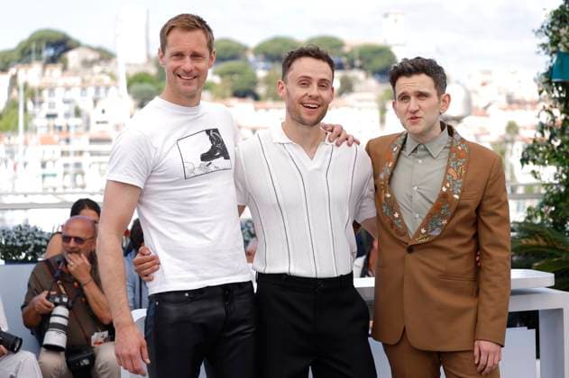 Alexander Skarsgard, Harry Lighton und Harry Melling beim Photocall zum Kinofilm Pillion auf dem Festival de Cannes 2025 78. Internationale Filmfestspiele von Cannes am Palais des Festivals. Cannes, 18.05.2025