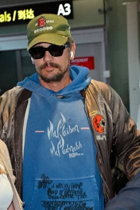 Cannes James Franco At Nice Airport JR James Franco arriving at Nice airport ahead 78th Cannes Film Festival in Nice, France on May, 18, 2025. Photo by Julien Reynaud APS-Medias ABACAPRESS.COM Nice France  Copyright: xReynaudxJulien APS-Medias ABACAx
