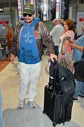 Cannes James Franco At Nice Airport JR James Franco arriving at Nice airport ahead 78th Cannes Film Festival in Nice, France on May, 18, 2025. Photo by Julien Reynaud APS-Medias ABACAPRESS.COM Nice France  Copyright: xReynaudxJulien APS-Medias ABACAx