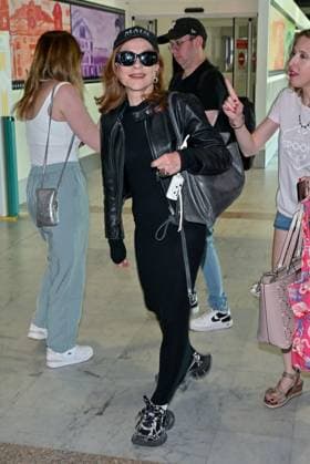 Cannes Isabelle Huppert At Nice Airport JR Isabelle Huppert arriving at Nice airport ahead 78th Cannes Film Festival in Nice, France on May, 18, 2025. Photo by Julien Reynaud APS-Medias ABACAPRESS.COM Nice France  Copyright: xReynaudxJulien APS-Medias ABACAx