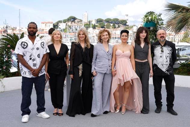 Martin Obgu, Dominika Bednarczyk, Chelli Goldenberg, Evgenia Dodina, Or Sinai, Kasia Katarzyna Lubik und Arkadiusz Jakubik beim Photocall zum Kinofilm Mama auf dem Festival de Cannes 2025 78. Internationale Filmfestspiele von Cannes am Palais des Festivals. Cannes, 18.05.2025