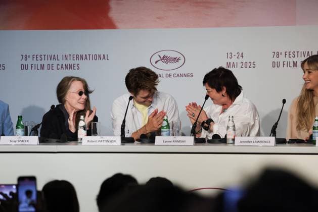78eme Festival International du Film de Cannes Press conference for the film Die my love 78th Cannes International Film Festival Press conference for the film Die My Love 444562 2025 05 18 Alpes Maritimes Cannes France Spacek, Sissy Pattinson, Robert Ramsay, Lynne  Copyright: xTerencexBaelenx STAR_444562_003