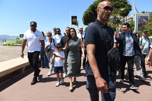 Cannes - Eva Longoria And Son On The Croisette Eva Longoria and son on The Croisette, during the 78th annual Cannes Film Festival, on May 18, 2025 in Cannes, France. Photo by Florian Poitout ABACAPRESS.COM Cannes France  Copyright: xPoitoutxFlorian ABACAx