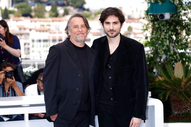 Richard Linklater und Guillaume Marbeck beim Photocall zum Kinofilm Nouvelle Vague New Wave auf dem Festival de Cannes 2025 78. Internationale Filmfestspiele von Cannes am Palais des Festivals. Cannes, 18.05.2025