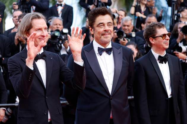 Wes Anderson, Benicio del Toro und Michael Cera bei der Premiere des Kinofilms The Phoenician Scheme Der phönizische Meisterstreich auf dem Festival de Cannes 2025 78. Internationale Filmfestspiele von Cannes im Palais des Festivals. Cannes, 18.05.2025