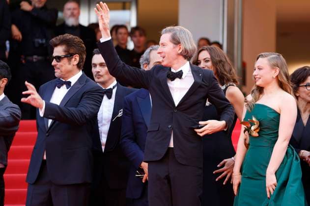 Benicio del Toro, Rupert Friend, Wes Anderson und Mia Threapleton bei der Premiere des Kinofilms The Phoenician Scheme Der phönizische Meisterstreich auf dem Festival de Cannes 2025 78. Internationale Filmfestspiele von Cannes im Palais des Festivals. Cannes, 18.05.2025