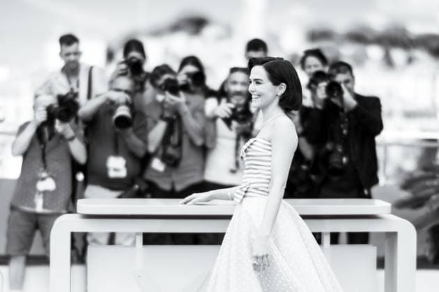78eme Festival International du Film de Cannes Photocall du film Nouvelle Vague 78th International Cannes Film Festival Photocall with cast of Nouvelle Vague movie 444599 2025 05 18 Cannes France Deutch, Zoey  Copyright: xEstellexCarlierx xStarfacex STAR_444599_006