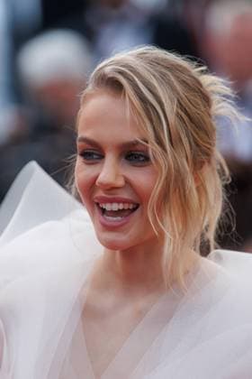 Festival de Cannes - The Phoenician Scheme Red Carpet Laura Schmitt (Laura Abla) bei der Premiere zu The Phoenician Scheme während der 78. Filmfestspiele in Cannes im Palais de Festival am 18.05.2025. Copyright: xEventpressxKochanx