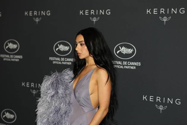 May 18, 2025, Cannes, Cote D azur, France: CHARLI XCX poses during the Kering Women in Motion Award 2025 photocall in Cannes, France Cannes France - ZUMAc179 20250518_zep_c179_454 Copyright: xMickaelxChavetx