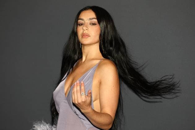 May 18, 2025, Cannes, Cote D azur, France: CHARLI XCX poses during the Kering Women in Motion Award 2025 photocall in Cannes, France Cannes France - ZUMAc179 20250518_zep_c179_457 Copyright: xMickaelxChavetx