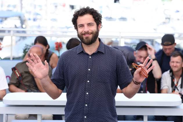 Cannes - O Riso E A Faca Photocall Sergio Coragem posing during the O Riso E A Faca Photocall at the 78th annual Cannes Film Festival at Palais des Festivals on May 18, 2025 in Cannes, France. Photo by Jerome Domine ABACAPRESS.COM Cannes France  Copyright: xDominexJerome ABACAx