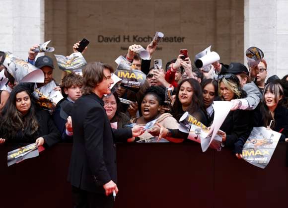 Fans react when Tom Cruise arrives on the red carpet to greet fans, sign autograph and take selfies at the Mission: Impossible The Final Reckoning New York Premiere at Lincoln Center on Sunday, May 18, 2025 in New York City.  NYP20250518252 JOHNxANGELILLO