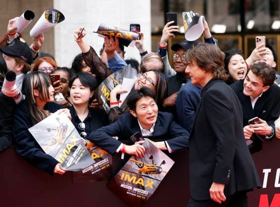 Fans react when Tom Cruise arrives on the red carpet to greet fans, sign autograph and take selfies at the Mission: Impossible The Final Reckoning New York Premiere at Lincoln Center on Sunday, May 18, 2025 in New York City.  NYP20250518260 JOHNxANGELILLO