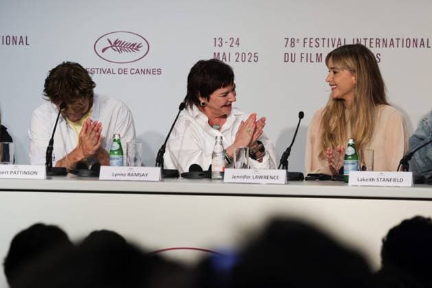 Press conference for the film Die my love during the 78th Cannes International Film Festival Robert Pattinson, Lynne Ramsay, Jennifer Lawrence Press conference for the film Die my love during the 78th Cannes International Film Festival on May 18, 2025 Olivier Borde Pool Bestimage Press conference for the film Die My Love during the 78th Cannes International Film Festival on May 18, 2025 Cannes France  Copyright: xOLIVIERxBORDEx xBESTIMAGExOLIVIERxBORDEx xBESTIMAGEx