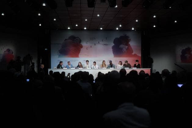 Press conference for the film Die my love during the 78th Cannes International Film Festival Seamus McGarvey, Sissy Spacek, Robert Pattinson, Lynne Ramsay, Jennifer Lawrence, Stanfield, LaKeith, George, Catherine, Grimes, Tim Conférence de presse du film Die my love lors du 78ème Festival International du Film de Cannes le 18 mai 2025 Olivier Borde Pool Bestimage Press conference for the film Die My Love during the 78th Cannes International Film Festival on May 18, 2025 Cannes France Copyright: xOLIVIERxBORDEx xBESTIMAGExOLIVIERxBORDEx xBESTIMAGEx