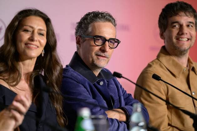 Cannes O Agente Secreto Press Conference NG Maria Fernanda Candido, Wagner Moura and Kleber Mendonca Filho attending the press conference for ‘O Agente Secreto (L’agent secret)’ at Palais Des Festivals in Cannes, France on May 19 2025 as part of the 78th Cannes Film Festival. Photo by Nicolas Genin ABACAPRESS.COM Cannes France  Copyright: xGeninxNicolas ABACAx