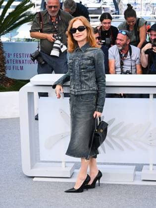 Cannes, Italy: Cannes, 78th Cannes Film Festival 2025 - day 7 - photocall of the film La Femme La Plus Riche Du Monde (The Richest Woman In The World) - In the photo: Isabelle Huppert Cannes Italy  - ZUMAp169 20250519_zea_p169_061 Copyright: xAlbertoxTerenghix