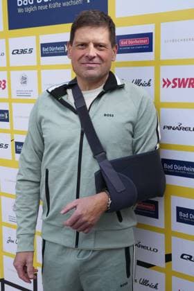 Trotz Verletzung nahm Jan Ullrich teil - Jan Ullrich Cycling FestivalDeutschland, Bad Duerrheim, Gelaende Busbahnhof, 18.05.2025