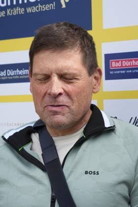 Trotz Verletzung nahm Jan Ullrich teil - Jan Ullrich Cycling FestivalDeutschland, Bad Duerrheim, Gelaende Busbahnhof, 18.05.2025