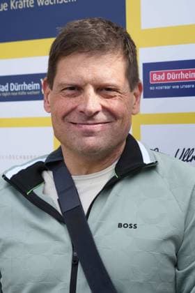 Trotz Verletzung nahm Jan Ullrich teil - Jan Ullrich Cycling FestivalDeutschland, Bad Duerrheim, Gelaende Busbahnhof, 18.05.2025