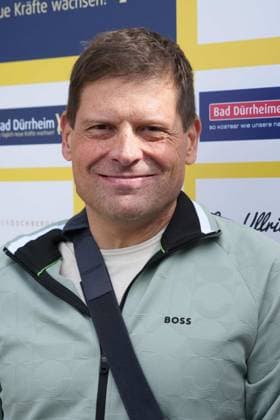 Trotz Verletzung nahm Jan Ullrich teil - Jan Ullrich Cycling FestivalDeutschland, Bad Duerrheim, Gelaende Busbahnhof, 18.05.2025