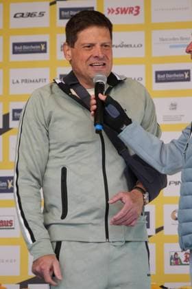 Trotz Verletzung nahm Jan Ullrich teil - Jan Ullrich Cycling FestivalDeutschland, Bad Duerrheim, Gelaende Busbahnhof, 18.05.2025