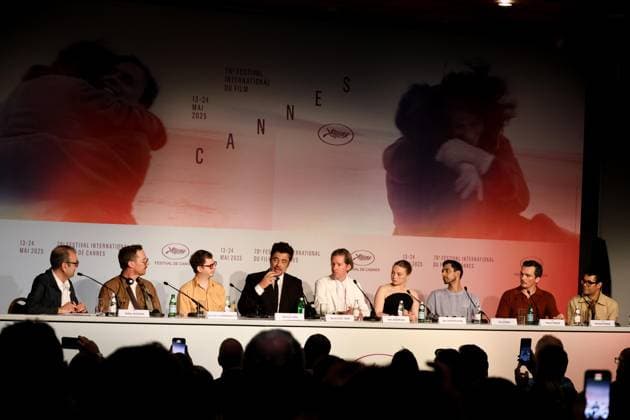 78eme Festival International du Film de Cannes Press conference for the film The Phoenician Scheme 78th Cannes International Film Festival Press conference for the film The Phoenician Scheme 444656 2025 05 19 Cannes France Anderson, Wes Winslet Threapleton, Mia Ahmed, Riz Friend, Rupert Ayoade, Richard Cumberbatch, Benedict Cera, Michael Del Toro, Benicio  Copyright: xIvankaxVoisinx xStarfacex STAR_444656_021