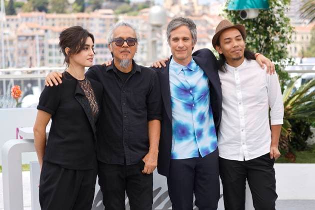 Angela Azevedo, Lav Diaz, Gael Garcia Bernal, Amado Arjay Babon beim Photocall zum Kinofilm Magalhaes Magallanes Magellan auf dem Festival de Cannes 2025 78. Internationale Filmfestspiele von Cannes am Palais des Festivals. Cannes, 19.05.2025