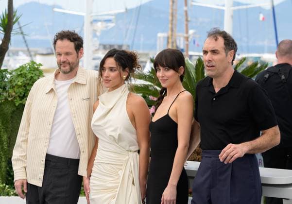 Splitsville Photocall at 78th Festival de Cannes - Cannes, France CANNES, FRANCE. May 19, 2025: Kyle Marvin, Adria Arjona, Dakota Johnson & Michael Angelo Covino at the photocall for Splitsville at the 78th Festival de Cannes. Picture: Paul Smith Featureflash Cannes France  Copyright: xPaulxSmithx xFeatureflashx