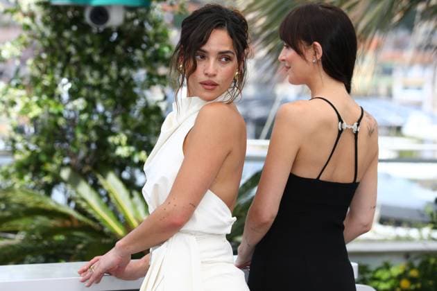 May 19, 2025, Cannes, Cote D azur, France: ADRIA ARJONA and DAKOTA JOHNSON pose during the photocall for Splitsville at the 78th Annual Cannes Film Festival at Palais des Festivals in Cannes, France Cannes France - ZUMAc179 20250519_zep_c179_175 Copyright: xMickaelxChavetx